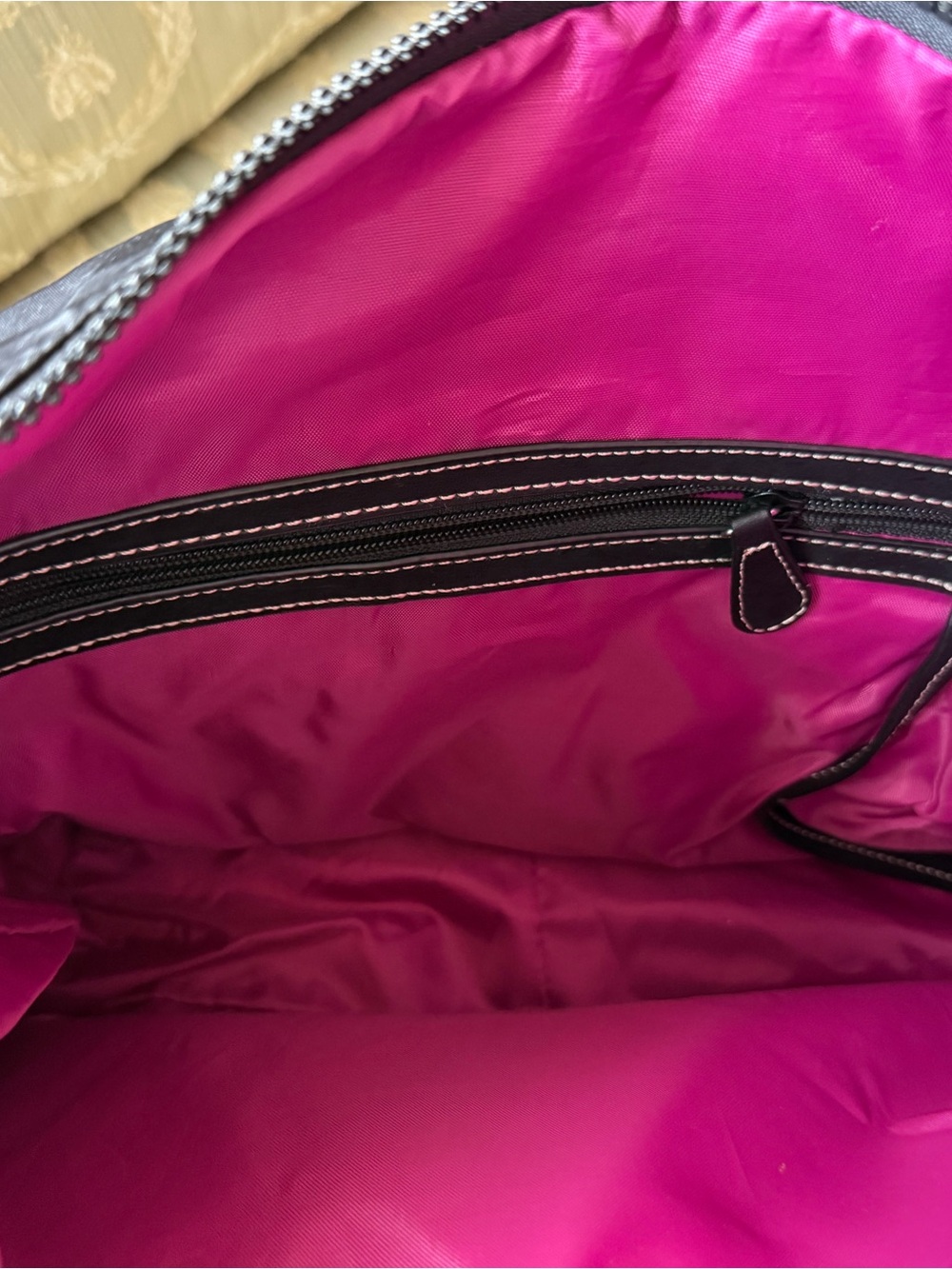 Rare Earth by Stone Mountain Everyday Black Crossbody Travel Bag with Pink Liner - Picture 7 of 7
